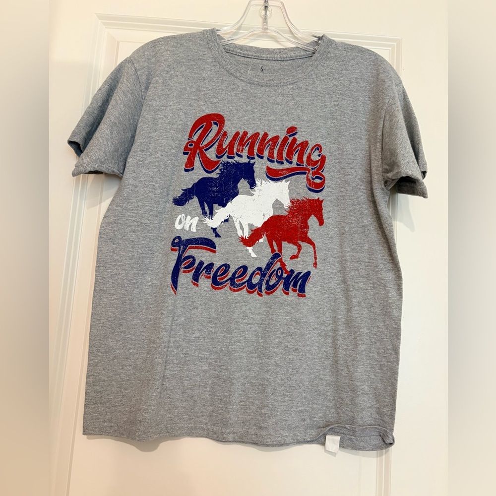 Adult Grey 'Running on Freedom' Graphic Tee - Red, White & Blue